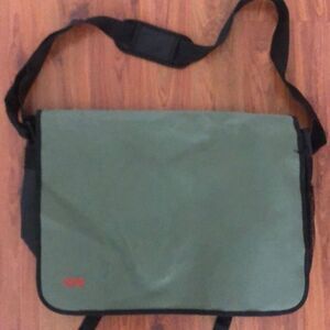 Hugo Hugo Boss Olive green messenger travel bag laptop bag computer bag